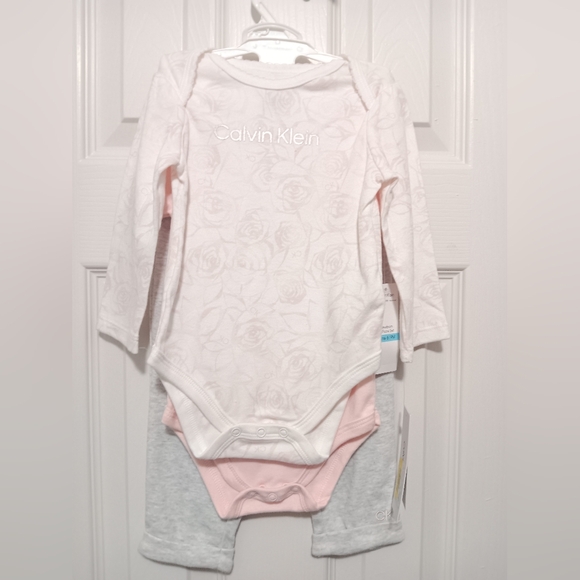 3pc Calvin Klein baby pink short & long sleeve bodysuitwith grey pants Size:3/6M - Picture 2 of 15